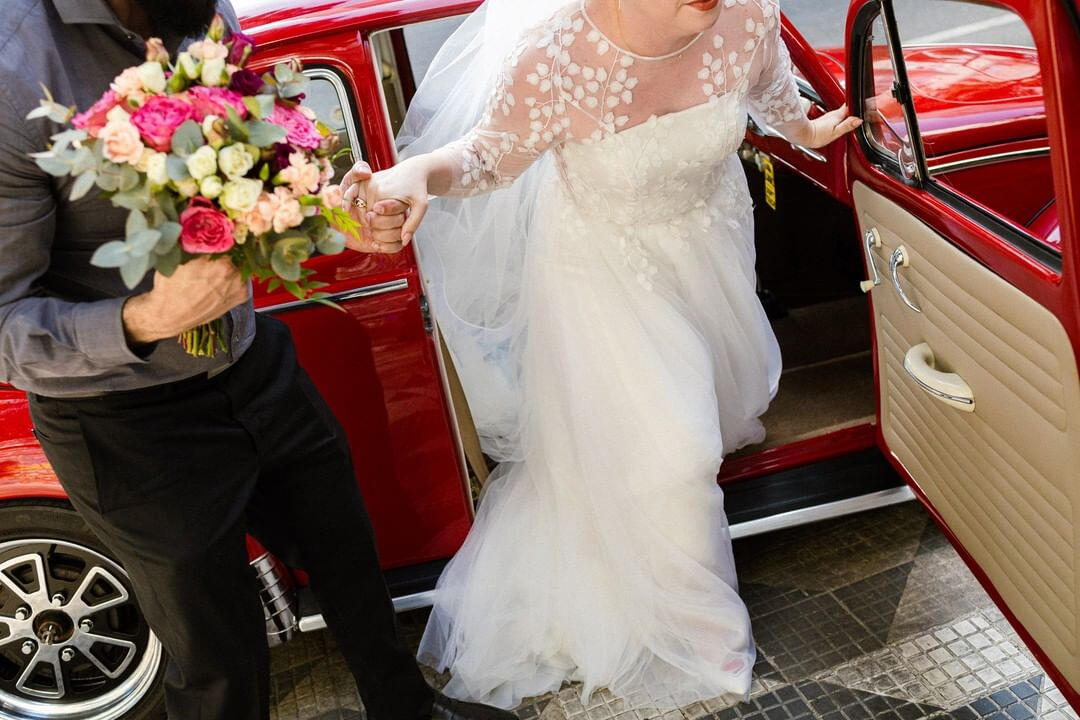 vestido de noiva sob medida com véu